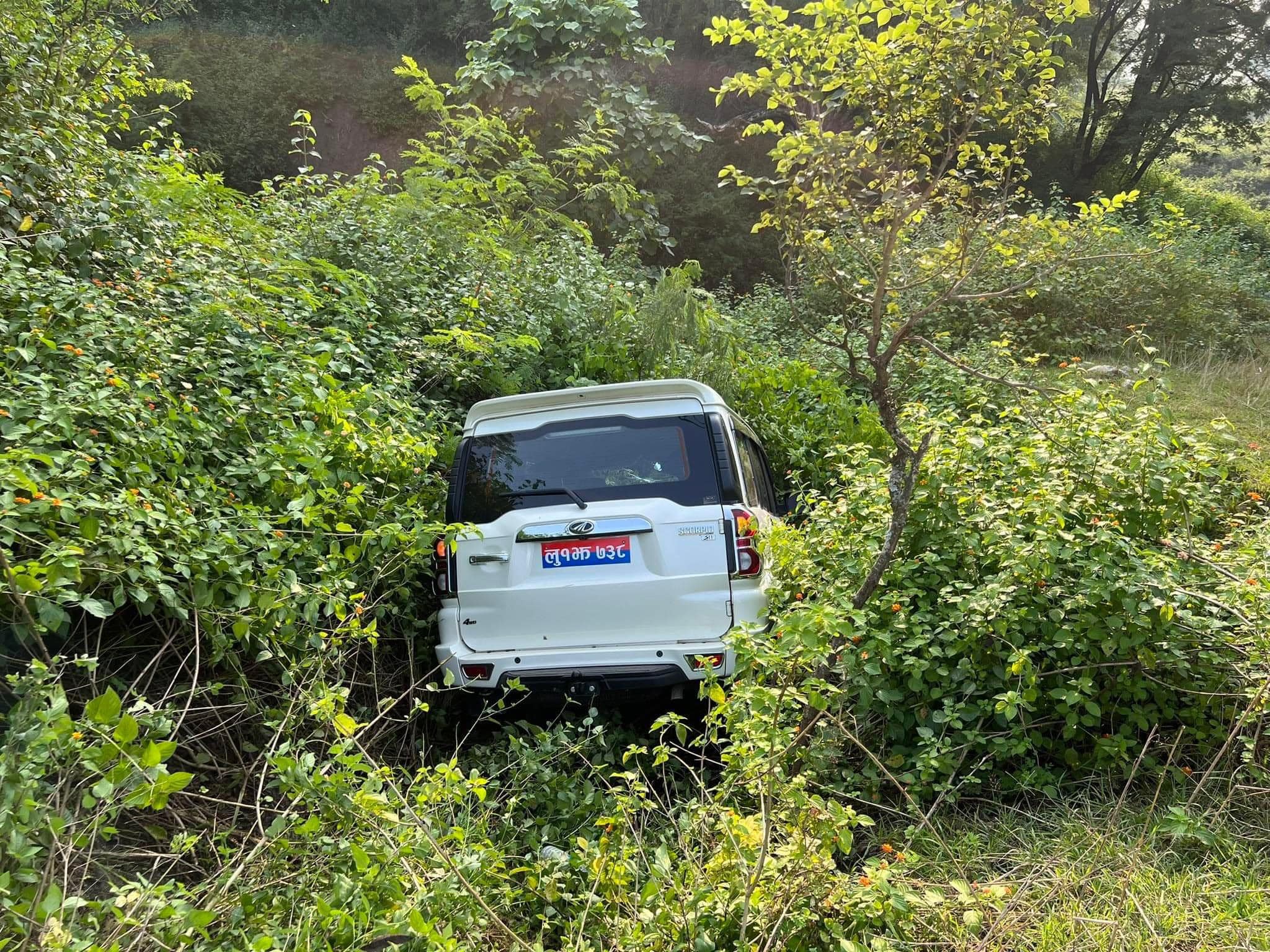 दाङमा लुम्बिनीका अर्थमन्त्री मास्की चढेको स्कार्पियो दुर्घटना